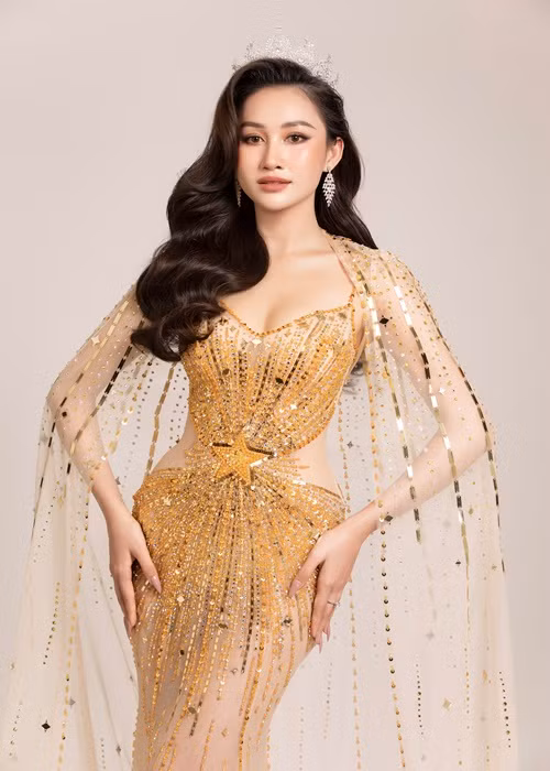 Bà Vũ Thị Hoa, CEO của đơn vị cử Đoàn Hồng Trang đại diện dự thi đánh giá, ngoài việc sở hữu sắc vóc phù hợp với tiêu chí của cuộc thi, ở Đoàn Hồng Trang còn hội tụ rất nhiều ưu điểm như có thần thái tự tin, kinh nghiệm trình diễn sân khấu tốt, khả năng tiếng Anh giao tiếp khá, tính cách thân thiện và rất cầu tiến trong cuộc sống cũng như trong quá trình huấn luyện, đào tạo.