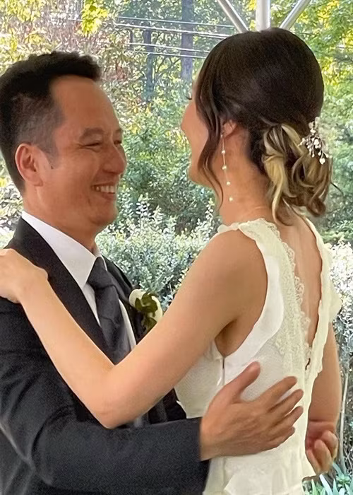Anna Trương còn khiêu vũ cùng bố.