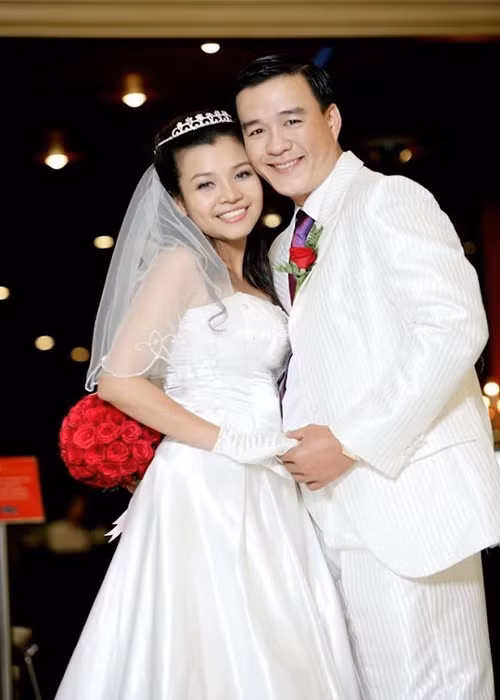 Soi hôn nhân cũ của “Vua cá Koi” trước khi yêu Hà Thanh Xuân Soi hon nhan cu cua “Vua ca Koi” truoc khi yeu Ha Thanh Xuan