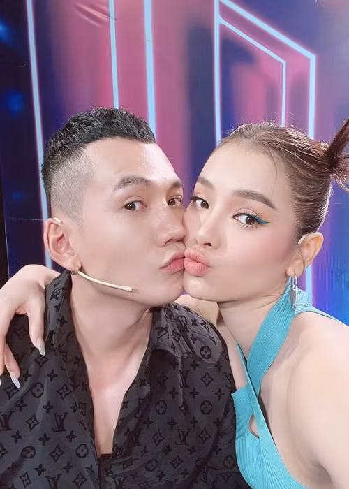 Trước khi đến với Lý Bình, Phương Trinh có một cô con gái tên Mia, năm nay 9 tuổi.