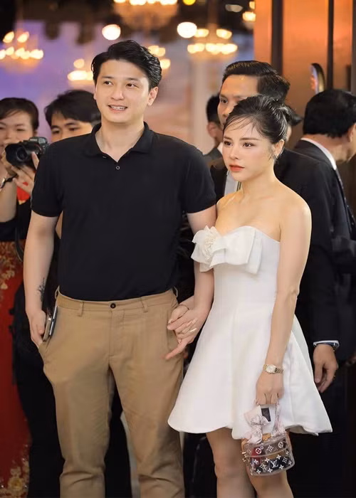 Ít ngày trước, Bạch Lan Phương cho biết, vào hôm diễn ra lễ cưới của nghệ sĩ Công Lý, cô và Huỳnh Anh đã có mặt sớm gần 3 tiếng để học hỏi cho lễ cưới sau này.