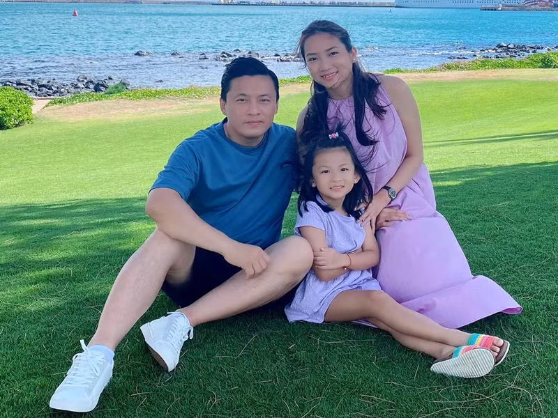 "Anh Hai" Lam Trường và vợ thứ hai kém 17 tuổi ngày càng mặn nồng Ở Mỹ, Lam Trường tranh thủ thời gian đưa bà xã Yến Phương cùng con gái đi du lịch.