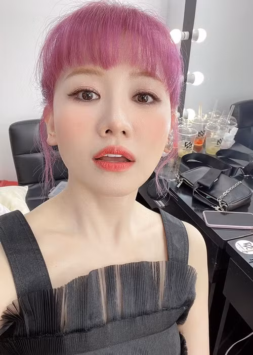 Hari Won tích cực thay đổi diện mạo để làm mới mình.