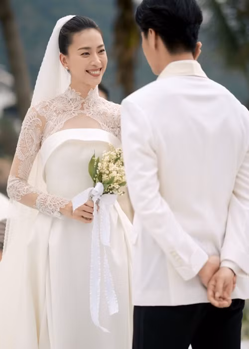 Ngày 8/5, cặp đôi tổ chức đám cưới tại Đà Nẵng. Ảnh: FBNV