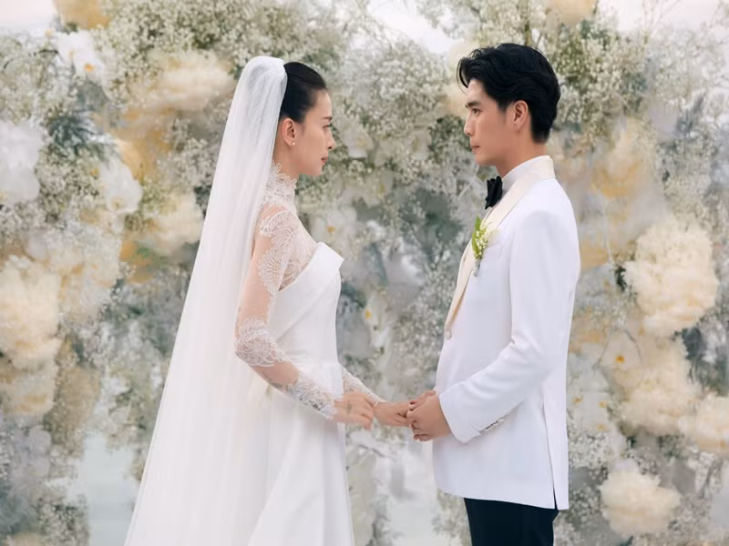 Ngô Thanh Vân chia sẻ sau đám cưới: "Và hai đứa đã về một nhà. Cám ơn người bạn đồng hành, người bạn đời, người chồng tuyệt vời nhất cuộc đời Vân. Vân đã sẵn sàng làm vợ và làm mẹ rồi nhé". Ảnh: FBNV