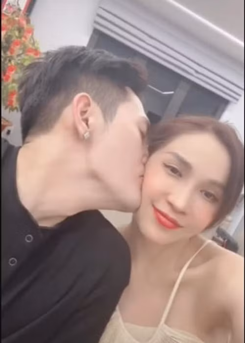 Từ năm 2020, Khả Như vướng tin đồn "phim giả tình thật" Võ Đăng Khoa khi đóng phim "Chàng khờ si tình". Ảnh: Saostar