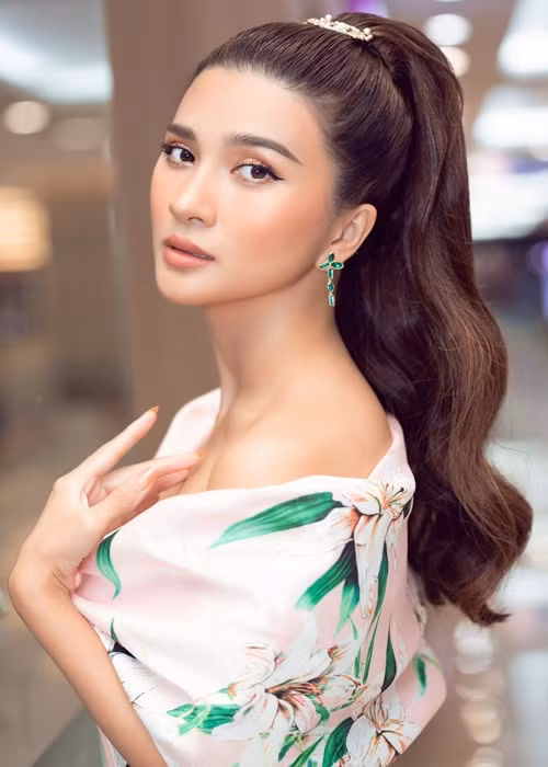 “Dù anh ấy không nói ra chính thức nhưng tôi đủ hiểu một phần là do những cảnh quay nhạy cảm đó. Tôi nghĩ đó là lỗi của mình. Rất khó để cho một người ngoại đạo hiểu được những hy sinh của mình dành cho công việc. Dù anh ấy rất tin tôi nhưng vẫn không vượt qua được cảm giác khó chịu khi xem những cảnh đó”, Kim Tuyến chia sẻ năm 2019. Ảnh: FBNV