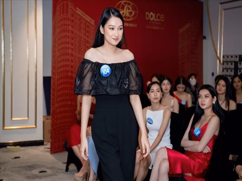 Phương Linh sinh năm 2000, đến từ Quảng Trị. Cô cao 1m76, nằm trong số ít thí sinh sở hữu chiều cao trên 1m75 ở Miss World Vietnam năm nay. Ảnh: Lao động
