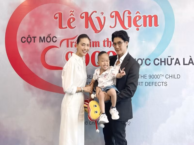 Ngô Thanh Vân - Huy Trần tham gia hoạt động ý nghĩa sau đám cưới.