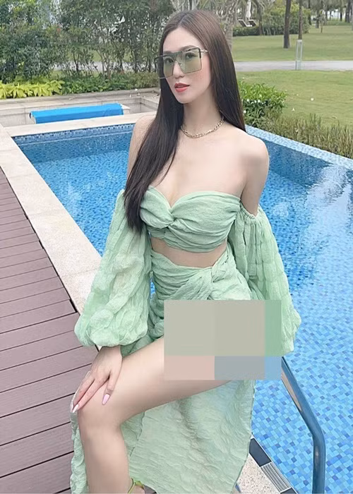 Tiến Vũ công khai chia tay Khánh My vào tháng 12/2021 sau 4 năm hẹn hò. Sau khi đường ai nấy đi với tình trẻ, Khánh My vướng tin đồn tình cảm với đại gia Đức Huy - chồng cũ Lệ Quyên. Về phần mình, Khánh My phủ nhận tin đồn hẹn hò Đức Huy.