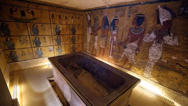 Không riêng pharaoh, các Nữ hoàng Ai Cập, thành viên hoàng gia, quan chức và linh mục cấp cao cũng được chôn cất tại Thung lũng các vị vua.