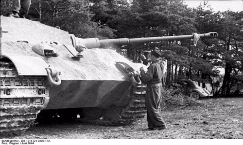 Năm 1937, Henschel giành được hợp đồng sản xuất loại xe tăng hạng nặng mới cho phát xít Đức với những ưu điểm nổi trội.