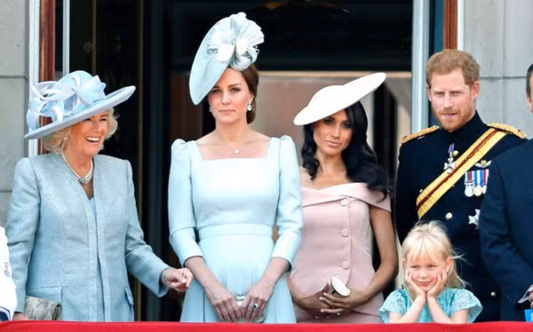 Phan ung cua 2 cong nuong Kate va Meghan truoc hanh dong xau cua me chong