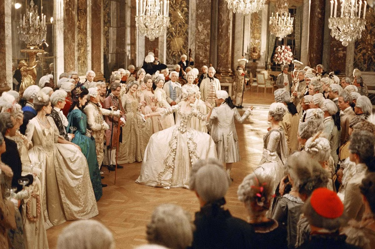 Do chỉ quan tâm tới việc ăn chơi nên Vua Louis XVI không dành thời gian chăm lo, xử lý chuyện triều chính.
