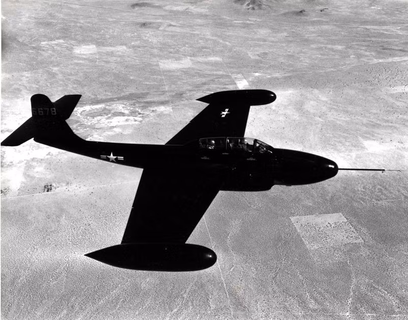 Trung úy Moncla lái F-89 Scorpion với vận tốc cao (khoảng 800km/giờ) để nhanh chóng bắt kịp vật thể lạ.