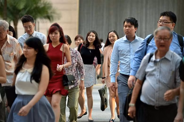 Vi sao Singapore thuong tien cho 2,8 trieu cong dan?