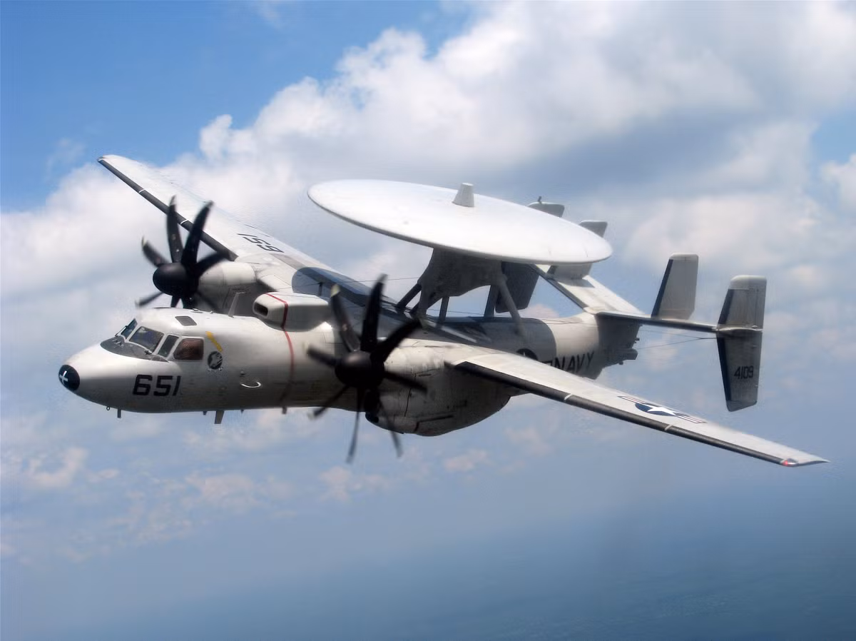 Tai sao Viet Nam nen mua ngay “radar bay” E-2C My?