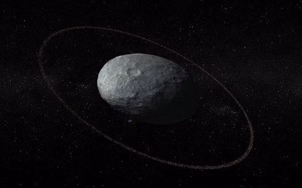 Hành tinh lùn Haumea, quay quanh Vành đai Kuiper ngoài Sao Hải Vương, là vật thể rất bất thường. Nhưng vào năm 2017, Haumea thậm chí còn kỳ lạ hơn khi các nhà thiên văn quan sát nó di chuyển phía trước một ngôi sao và nhận thấy những vòng tròn cực mỏng quay xung quanh nó.