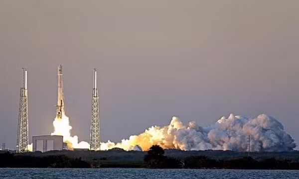 Jon Giorgini cho rằng đường bay của tên lửa Falcon 9 không gần Mặt Trăng nên rất khó va chạm. Vì vậy Gray đã phân tích lại dữ liệu về các vụ phóng ở cùng thời điểm và nhận ra tên lửa đẩy trong sứ mệnh Hằng Nga 5 T1 có quỹ đạo ban đầu bay ở tầm cao mà rất ít tên lửa đạt được, khiến nó có nhiều khả năng nhất là vật thể sẽ va chạm với Mặt Trăng vào ngày 4/3.