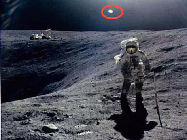 Luận điểm của họ có tên là Spaceship Moon (Tàu vũ trụ Mặt Trăng), khi cho rằng Mặt Trăng không phải là một vệ tinh tự nhiên của Trái Đất, mà thực sự là một con tàu vũ trụ rỗng được tạo ra bởi những sinh mệnh có trí tuệ siêu việt ngoài Trái Đất.