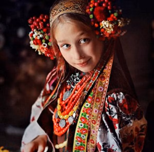 Người Ukraine cũng coi đây là biểu tượng của hòa bình và tình nhân ái giữa con người. Những bông hoa tươi là lời thỉnh cầu của các công dân đất nước này cho một cuộc sống yên ấm hơn. 