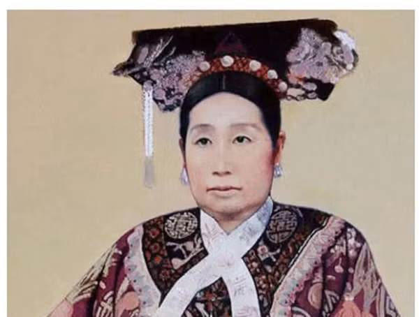Chưa hết, một loại thức uống được Từ Hi Thái hậu ưa thích là trà sữa. Nhưng loại sữa ở đây chính là sữa người. Trong cung có nuôi rất nhiều bà vú để chuyên cung cấp sữa tươi cho bà.