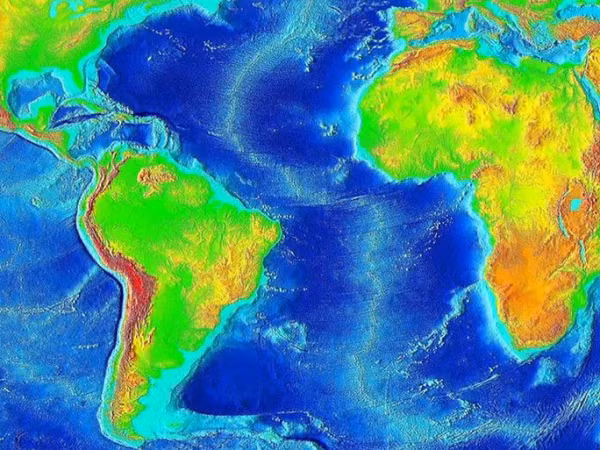 Các nhà nghiên cứu đã phát hiện sống núi giữa Đại Tây Dương (Mid-Atlantic Ridge-MAR) và nó được coi là dãy núi dài nhất hành tinh. Nó được hình thành bởi chuyển động phân kỳ giữa các mảng kiến tạo lục địa Bắc Mỹ, Nam Mỹ, châu Phi và Á - Âu từ thời xa xưa.