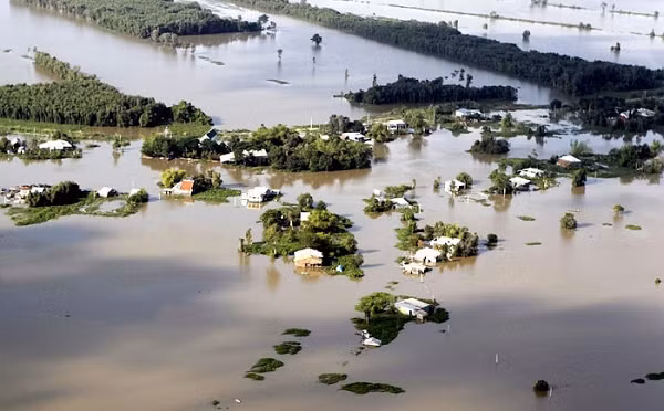 Báo cáo của Ủy ban Liên chính phủ về biến đổi khí hậu (IPCC) cảnh báo tất cả vấn đề trên có nguy cơ gia tăng trong những thập kỷ tới bất chấp thế giới thúc đẩy việc giảm phát thải carbon, vốn là nguyên nhân khiến biến đổi khí hậu diễn tiến nhanh chóng.