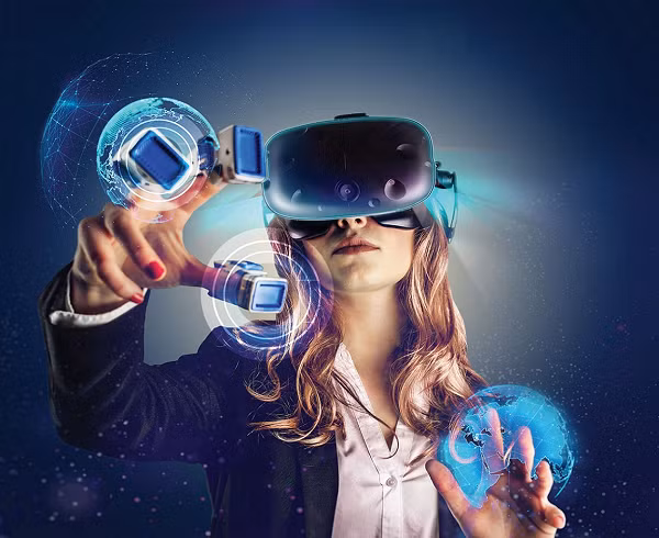 Ít ai biết rằng, công nghệ thực tế ảo (VR) đã được tạo ra bởi các kỹ sư NASA tại Trung tâm nghiên cứu Ames (Mountain View, California). Năm 1984, các nhà khoa học đã phát minh ra "những giao diện con người tân tiến cho các hoạt động điều khiển từ xa của NASA, gọi chung là VR".