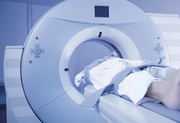 Thiết bị quét CAT và máy MRI được NASA phát minh nhằm cho phép các bác sĩ và nhà nghiên cứu y khoa xem xét cơ chế hoạt động của giải phẫu và sinh lý người. Những loại công nghệ này giúp các bác sĩ chẩn đoán và điều trị bệnh tật, nâng cao hiểu biết của họ về sinh học và phòng ngừa vô số trường hợp chết yểu mỗi năm.