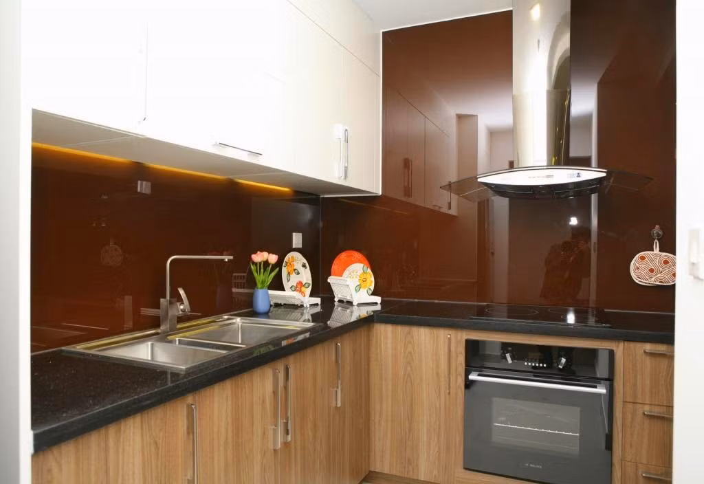 Nội thất phòng bếp căn hộ mẫu của dự án.