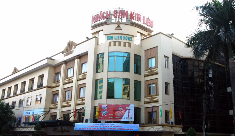 SCIC thoái vốn tại Khách sạn Kim Liên. Với chủ trương thoái vốn đầu tư của nhà nước tại các lĩnh vực không cần thiết, tháng 11/2015 Tổng công ty Đầu tư và Kinh doanh vốn Nhà nước (SCIC) đã thông báo sẽ đấu giá cả lô cổ phần là 3,6 triệu cổ phiếu tại CTCP Du lịch Kim Liên. Giá khởi điểm là 30.600 đồng một cổ phần, tương đương 112 tỷ đồng.