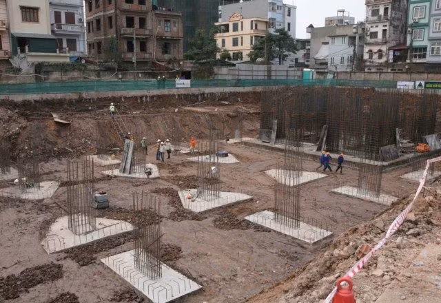 Ảnh chụp khu đất rộng hơn 12.500 m2 để xây dự án, hồi mới thi công.