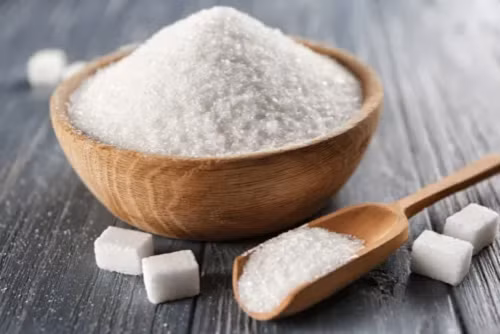 1. Loại bỏ hoàn toàn đường trong chế độ ăn. Ăn nhiều đường không chỉ làm tăng nguy cơ sâu răng mà còn kéo theo loạt nguy cơ sức khỏe khác như tăng cân, tiểu đường type 2, tăng quá trình lão hóa, gan nhiễm mỡ,... Vậy nhưng, Gans cho biết có sự khác biệt giữa đường tự nhiên và đường bổ sung trong các thực phẩm chế biến sẵn.
