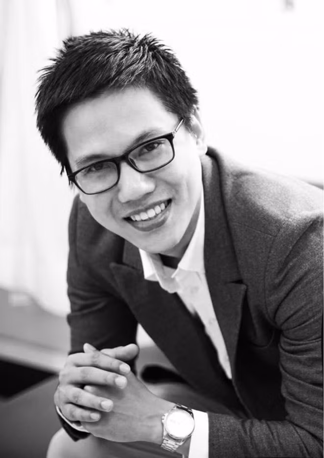 Trước khi sáng lập BrandBeats, Lê Tấn Thanh Thịnh từng trải qua gần 5 năm làm việc tại Tập đoàn Carlsberg Việt Nam ở vị trí Quản lý thương hiệu và Quản lý phát triển sản phẩm mới. Nam CEO sau đó tham gia vào 2 dự án khởi nghiệp trong lĩnh vực Thương mại điện tử và Đào tạo kỹ năng cho trẻ em.. Ảnh: Forbes.
