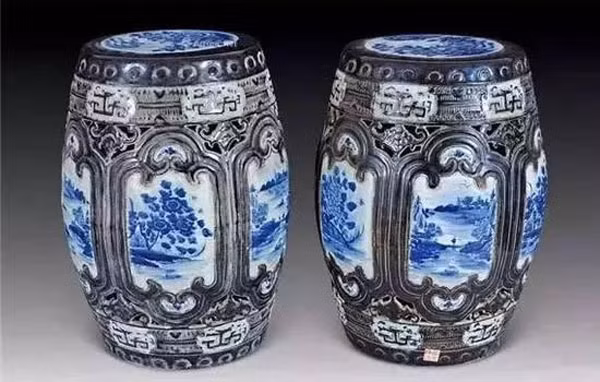 Đôn bằng sứ, thường dùng để tinh dầu thơm hoặc dụng cụ đốt giữ ấm.