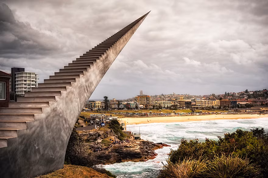 Tác phẩm "Diminish And Ascend" của nghệ sĩ David Mccracken ở Bondi, Australia. (Nguồn Bored Panda)