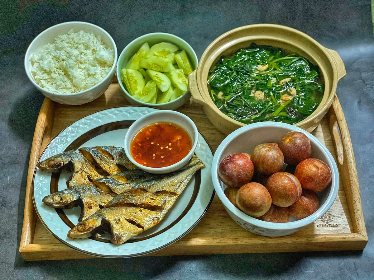 Dù không đẹp xuất sắc, chỉ quanh quẩn vài món đơn giản, cơm nhà vẫn nhận được nhiều “like” và “tim”. Ảnh: Thanh Thoa
