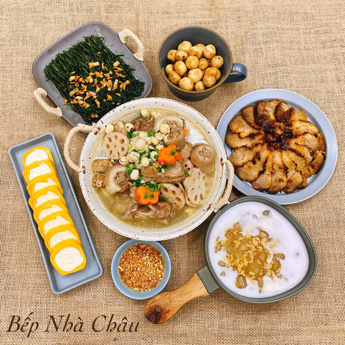 Từ ngày thực hiện cách ly, tài năng nấu nướng của hội chị em mới có cơ hội thể hiện. Ảnh: Châu Hoài Anh