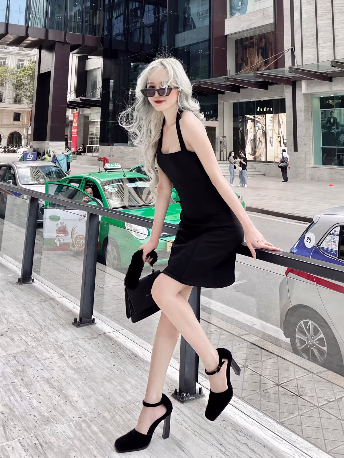 Thiên Thy được người hâm mộ mệnh danh là “thần thiên tỷ tỷ” bởi gương mặt xinh đẹp, trong sáng, mái tóc vàng bồng bềnh như nàng công chúa tóc mây.