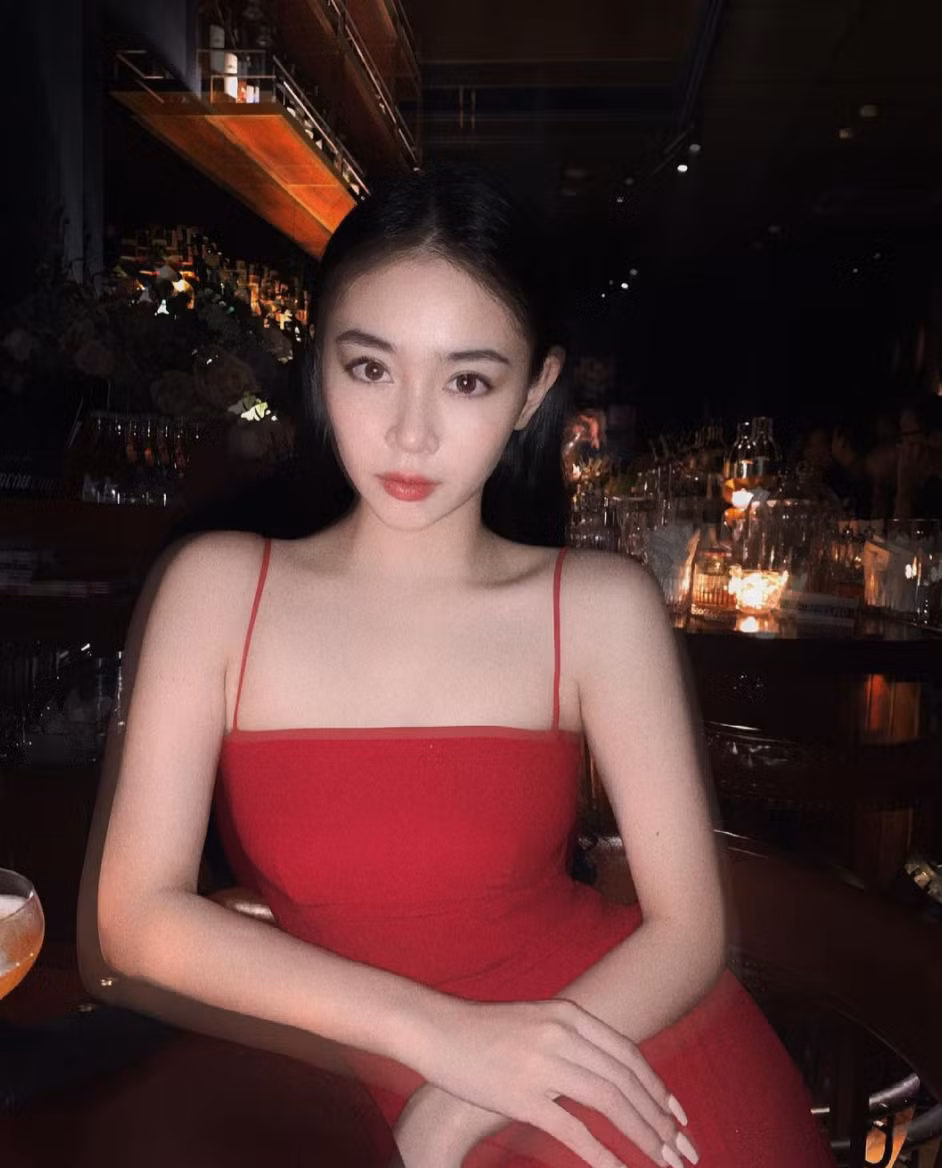 Xinh đẹp, giỏi giang Diệu Linh còn gây ấn tượng với vóc dáng thon gọn, nuột nà.