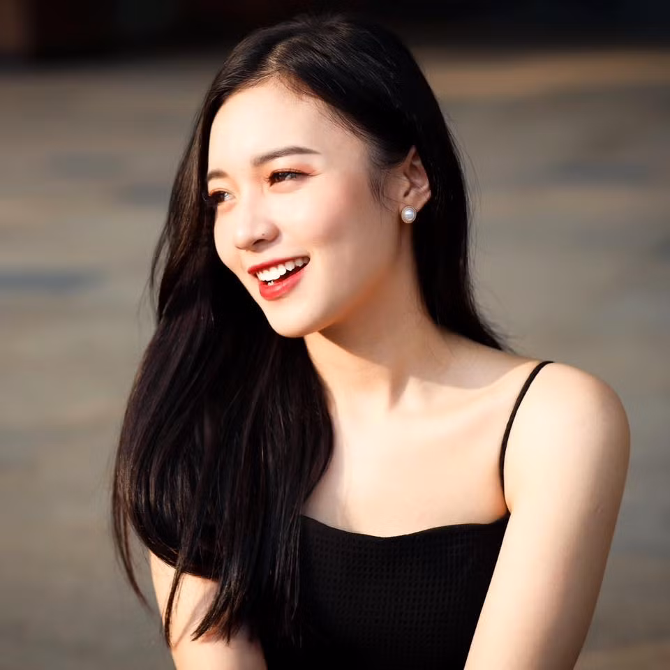 Được biết, Thảo đã cộng tác với VTV từ khi còn là sinh viên năm thứ 2 Học viện Báo chí và Tuyên truyền, tới nay đã có hơn 4 năm gắn bó với những chương trình của nhà đài.