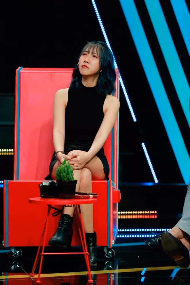 Đoan Minh là cô gái mới đây gây tranh cãi khi có những phát ngôn quá thẳng thắn trong một show hẹn hò. Cô gái tiết lộ đã trải qua 12 mối tình, yêu cầu bạn trai phải cho tiền khi hẹn hò và không chịu làm dâu.