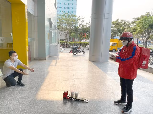 Trà sữa được vận chuyển bằng ô tô mini, vừa hoàn thành công việc lại đảm bảo an toàn. Ảnh: Tổng hợp