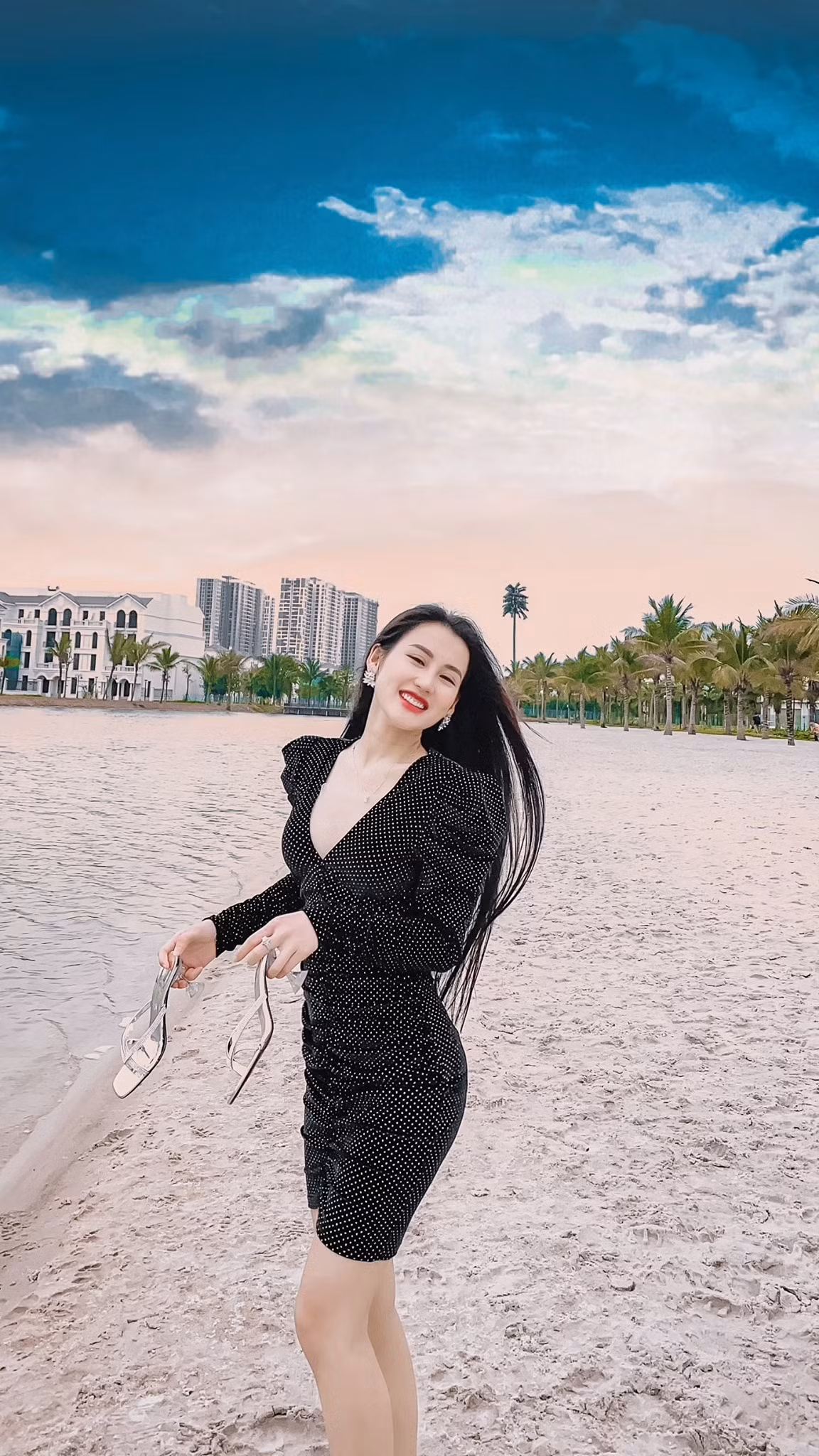 Nhiều người động viên, ủng hộ Anh Phương nên tham gia các cuộc thi sắc đẹp. Cô có đủ tiêu chí cơ bản về ngoại hình, nhan sắc để thi hoa hậu. Ảnh: FBNV