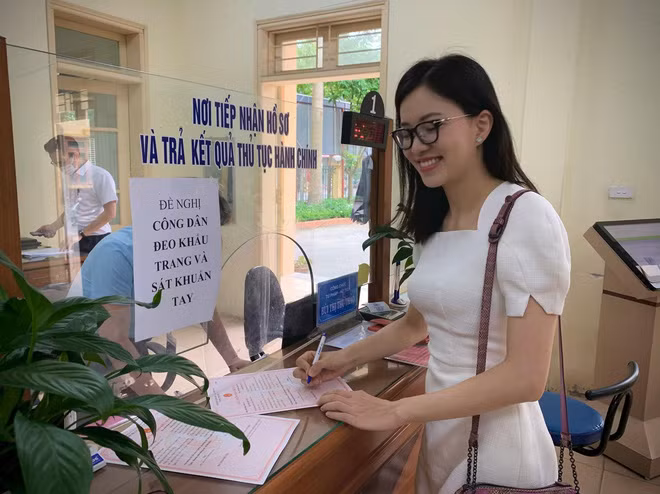 Nữ MC VTV gây sốt thời điểm hiện tại là Hà Thanh Vân, còn ông xã là doanh nhân Nguyễn Tuấn Việt, hơn cô 12 tuổi.