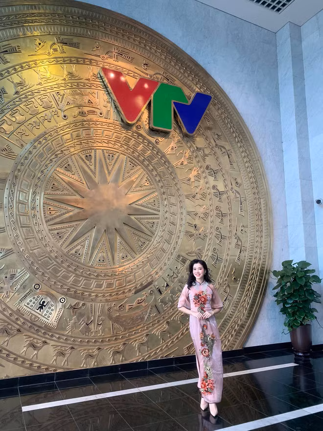 Ngoài cuộc thi nhan sắc lớn năm 2018, cô cũng tham gia một số cuộc thi nhan sắc khác như Hoa hậu Phụ nữ Việt Nam qua ảnh 2012, Hoa khôi Đại học Ngoại thương 2013,...