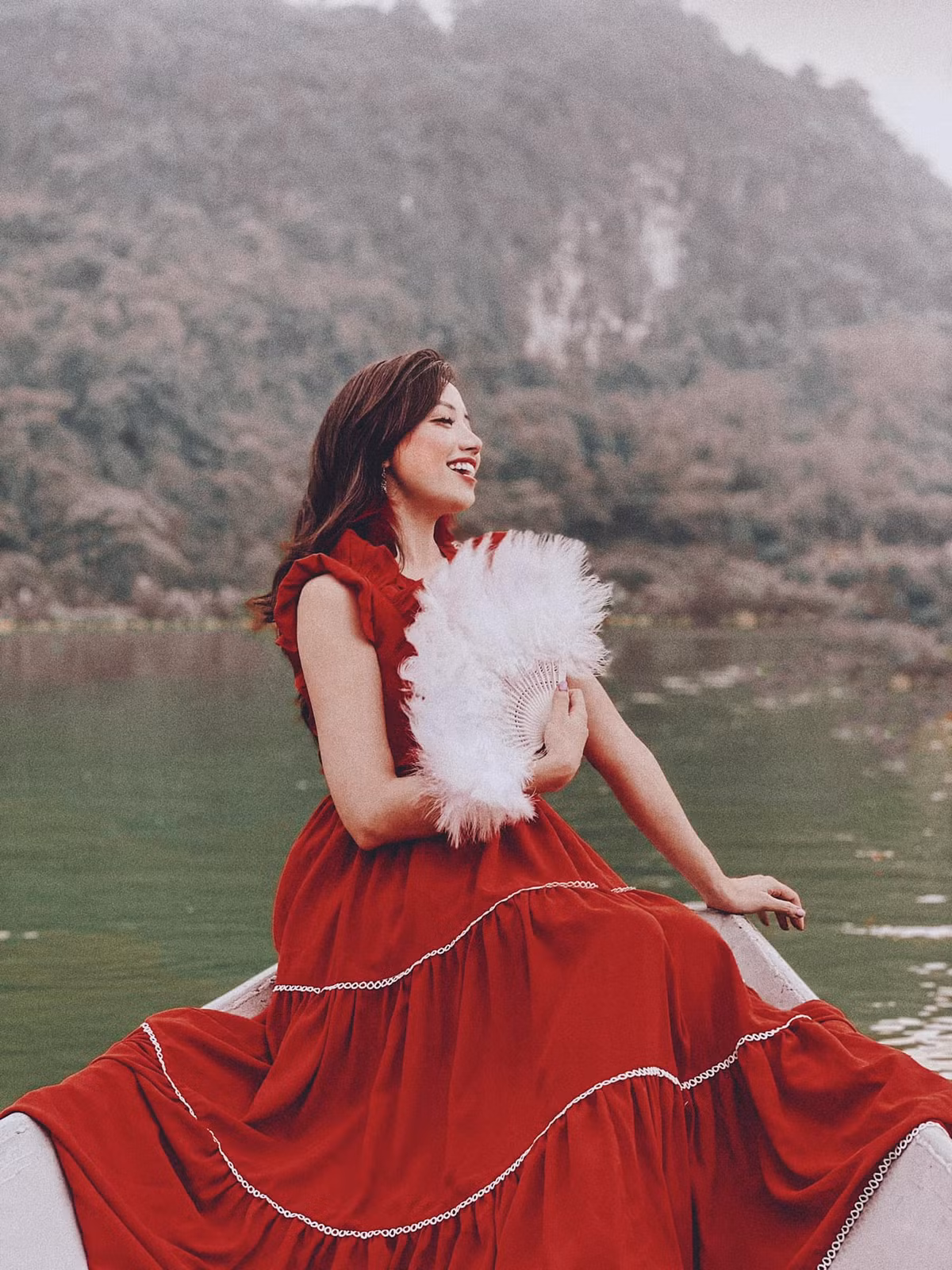 Sau khi nổi tiếng với danh xưng hot girl, Vũ Giáng Ly đã có nhiều cơ hội hơn trong công việc. Hiện tại cô nàng vẫn là gương mặt đại diện cho nhiều nhãn hàng.