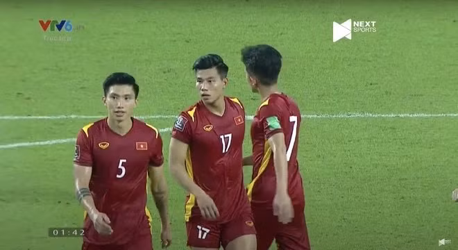 Dù là vô tình để lộ bụng, hay qua một lớp áo đẫm mồ hôi nhưng ai cũng phải công nhận rằng Văn Thanh chính là cầu thủ sở hữu nhiều "múi" nhất trong dàn đội tuyển bóng đá Việt Nam.