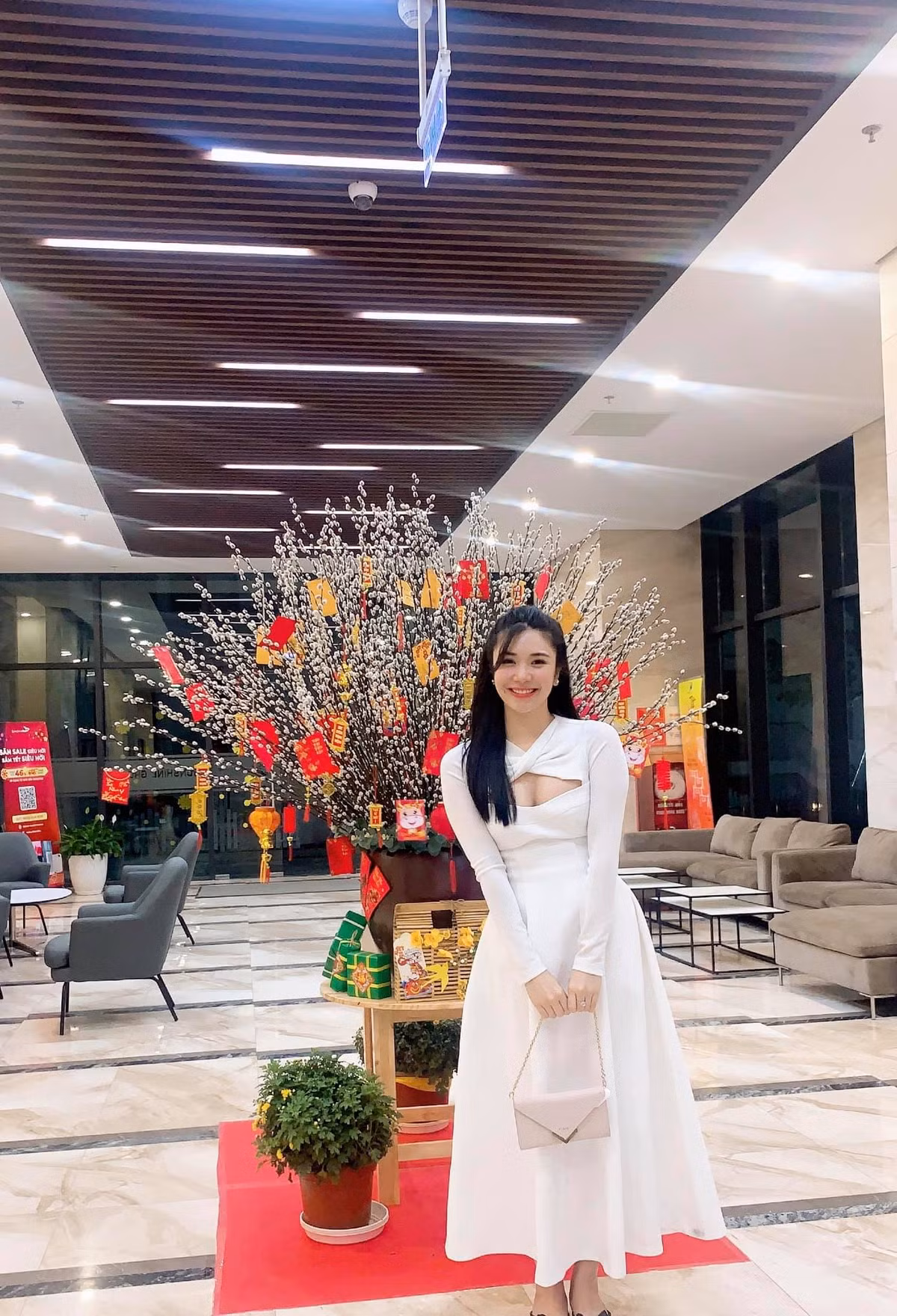 Sau khi chia tay Quang Lê, "hot girl ngực khủng" Thanh Bi tập trung vào công việc và tận hưởng cuộc sống bình yên.